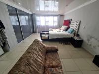 Bed Room 1 - 37 square meters of property in Robertsham