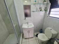 Main Bathroom - 4 square meters of property in Robertsham