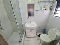 Main Bathroom - 4 square meters of property in Robertsham