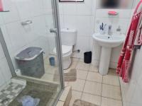 Bathroom 2 - 4 square meters of property in Robertsham