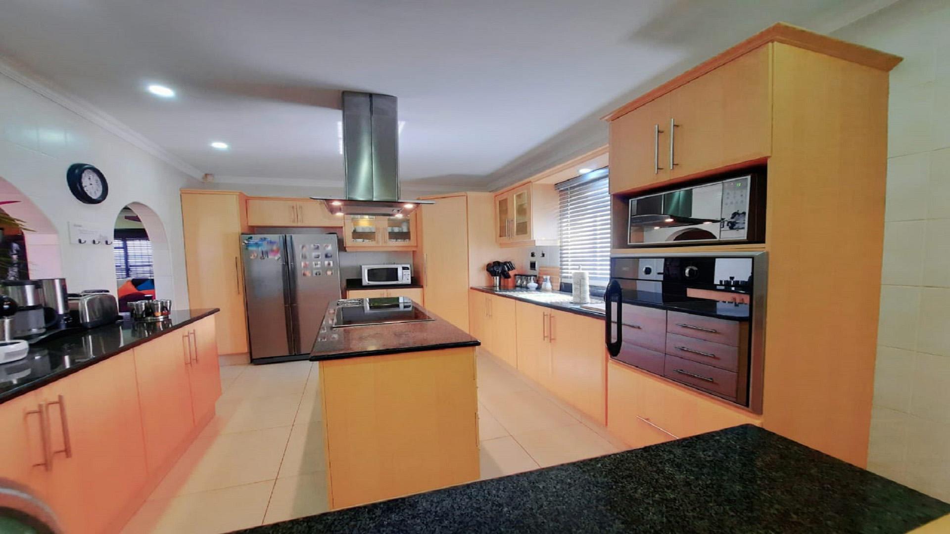 Kitchen - 19 square meters of property in Dunveria