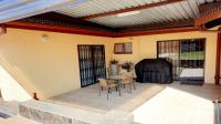 Patio - 25 square meters of property in Dunveria