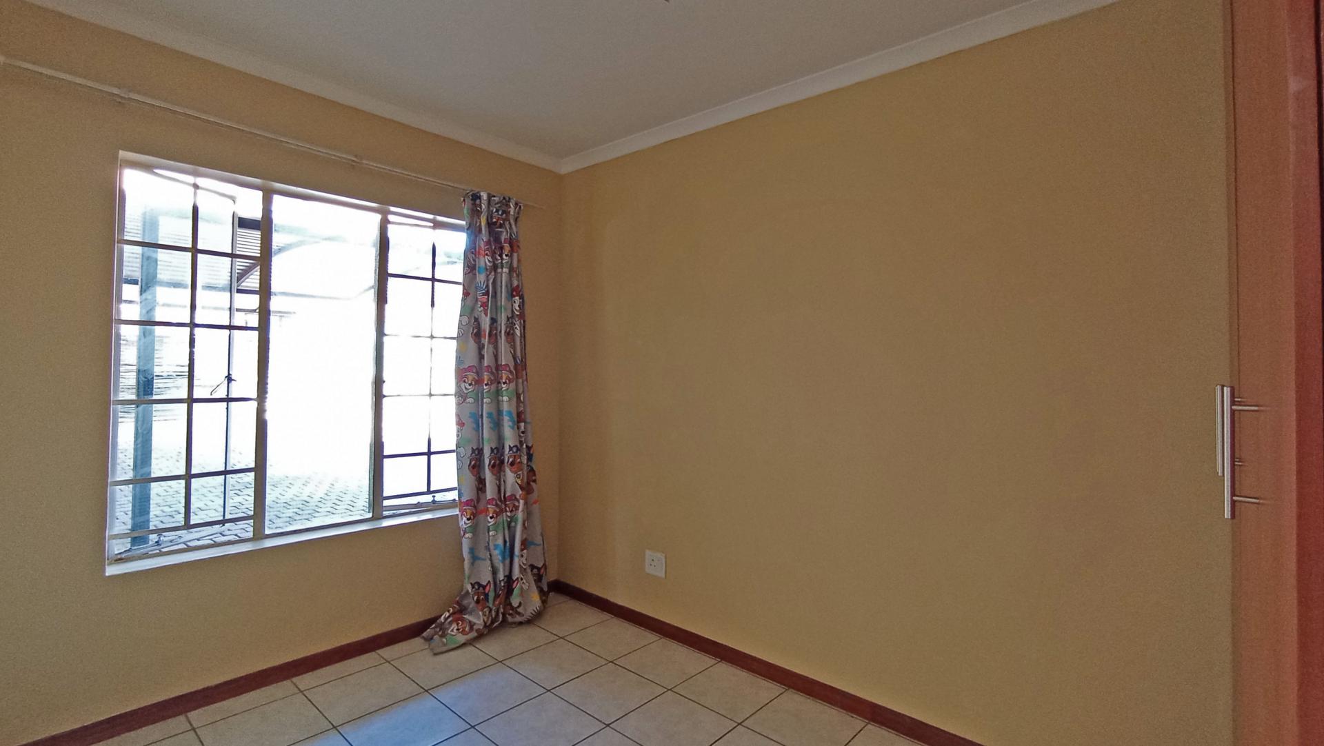 Bed Room 2 - 9 square meters of property in Daspoort