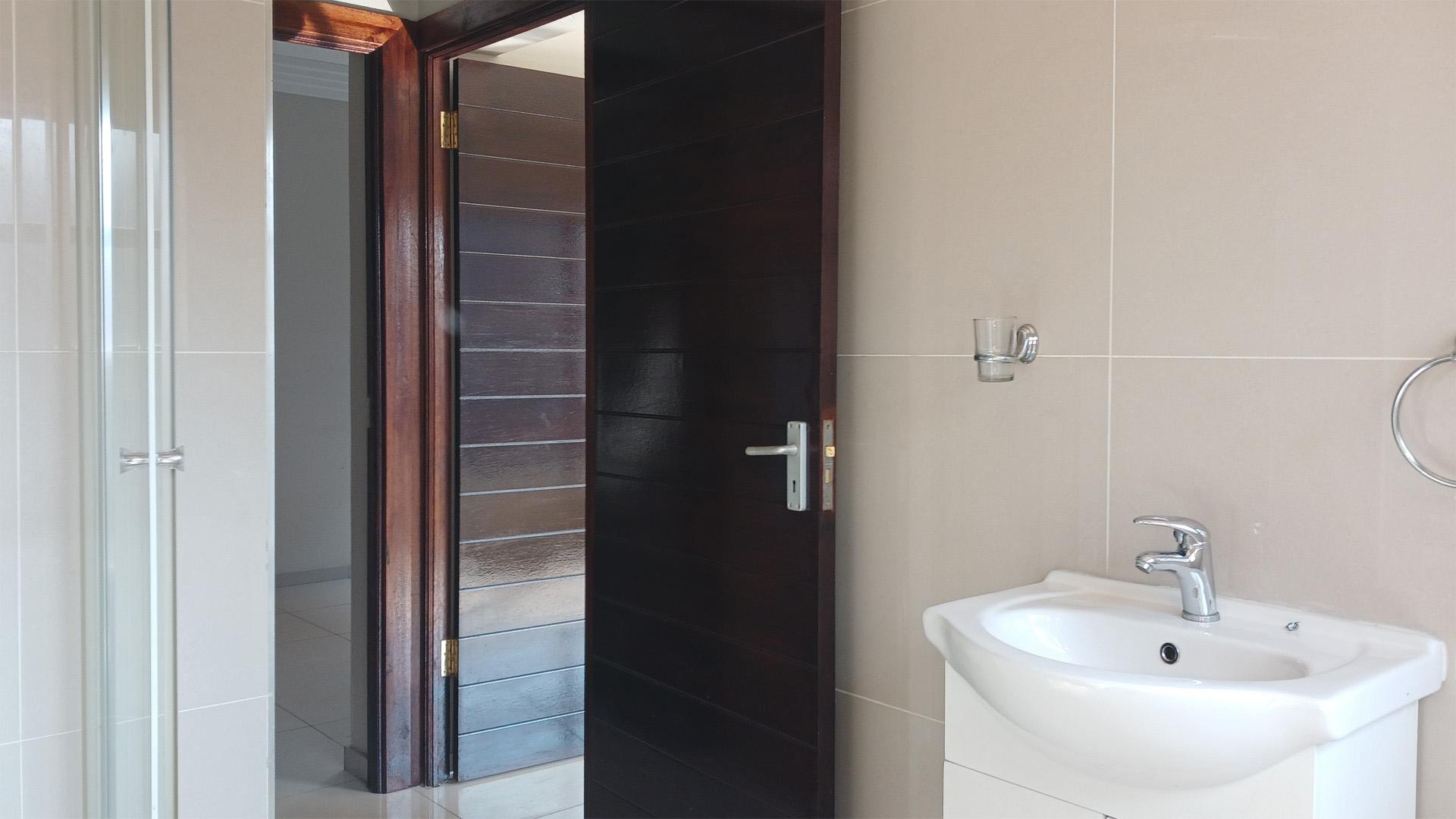 Bathroom 1 - 6 square meters of property in Eveleigh