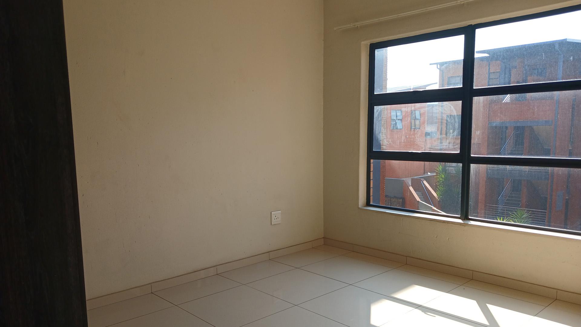 Bed Room 1 - 11 square meters of property in Eveleigh
