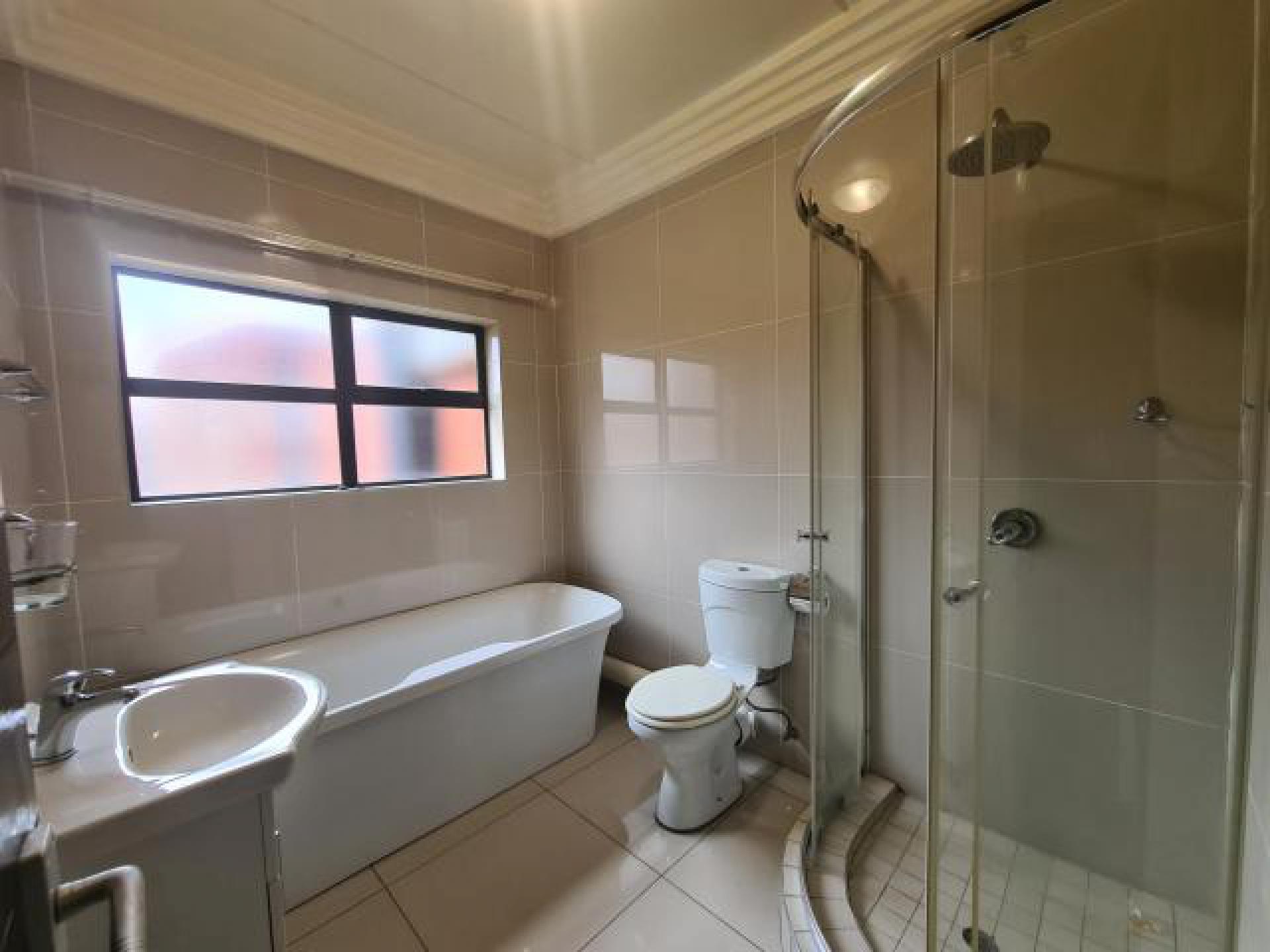 Main Bathroom - 4 square meters of property in Eveleigh