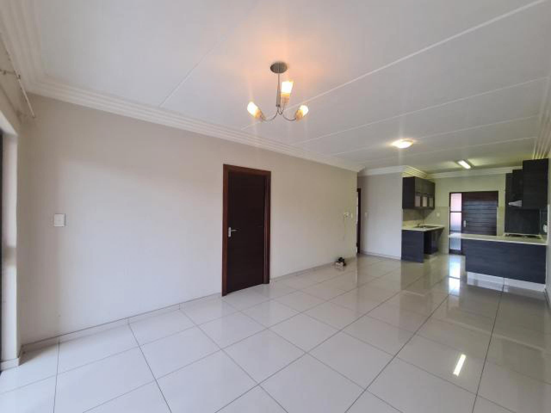 Lounges - 16 square meters of property in Eveleigh
