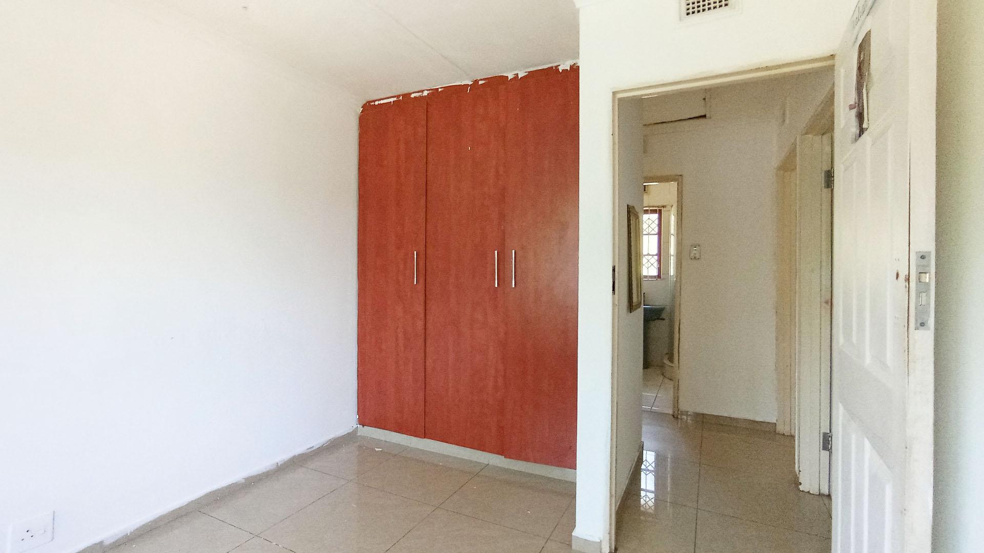 Bed Room 3 - 11 square meters of property in Lotus Park