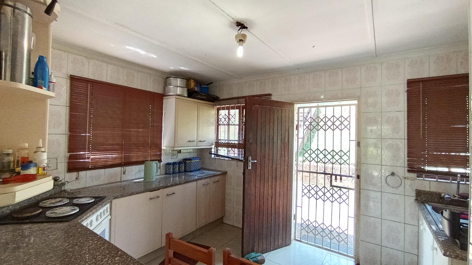 Kitchen - 10 square meters of property in Lotus Park