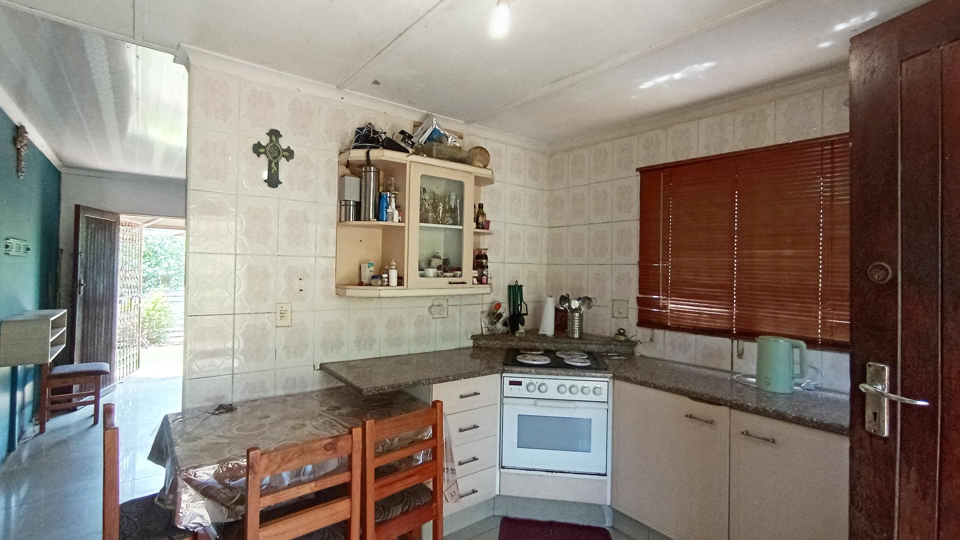Kitchen - 10 square meters of property in Lotus Park