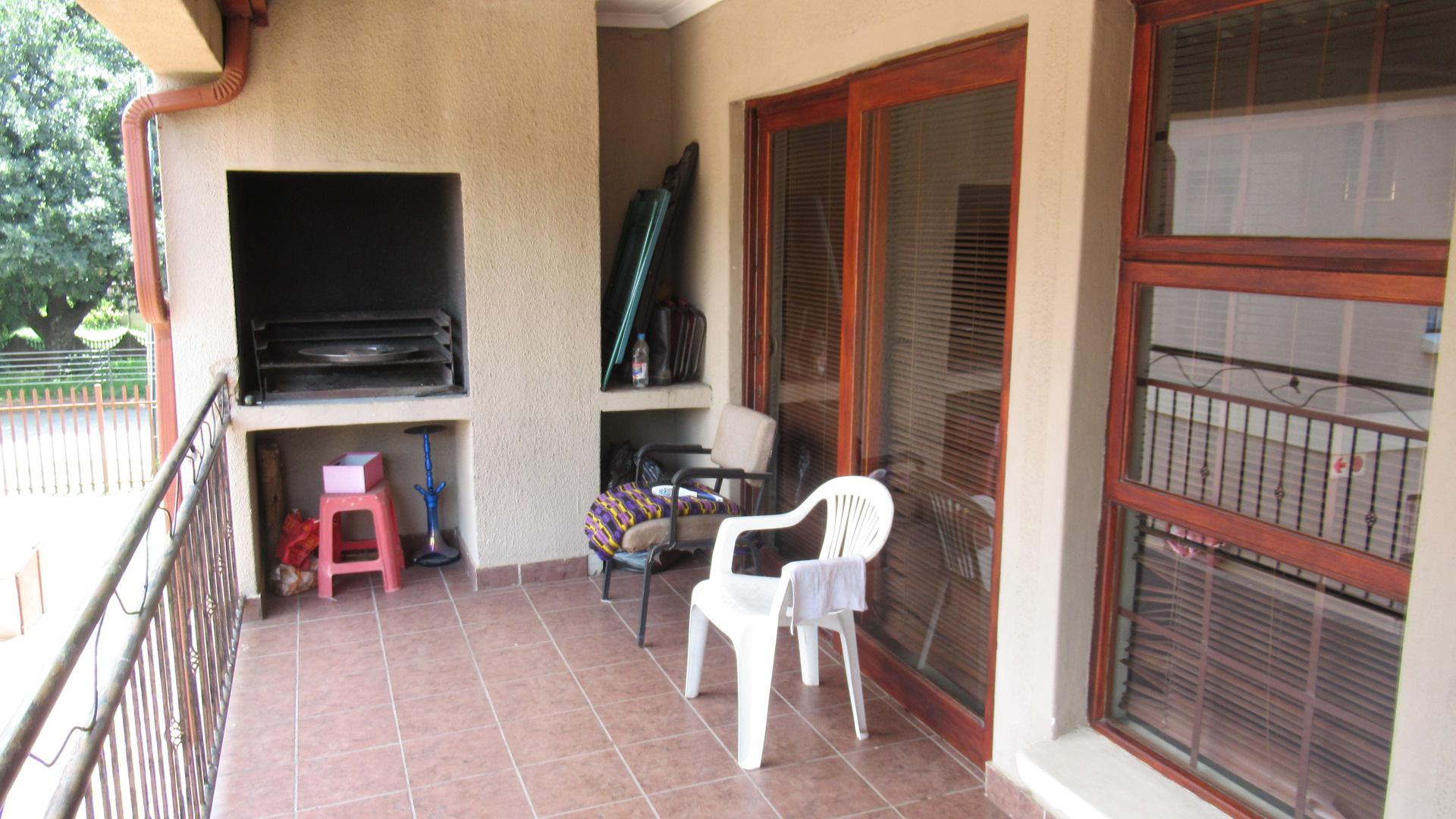 Balcony - 12 square meters of property in Vaalpark