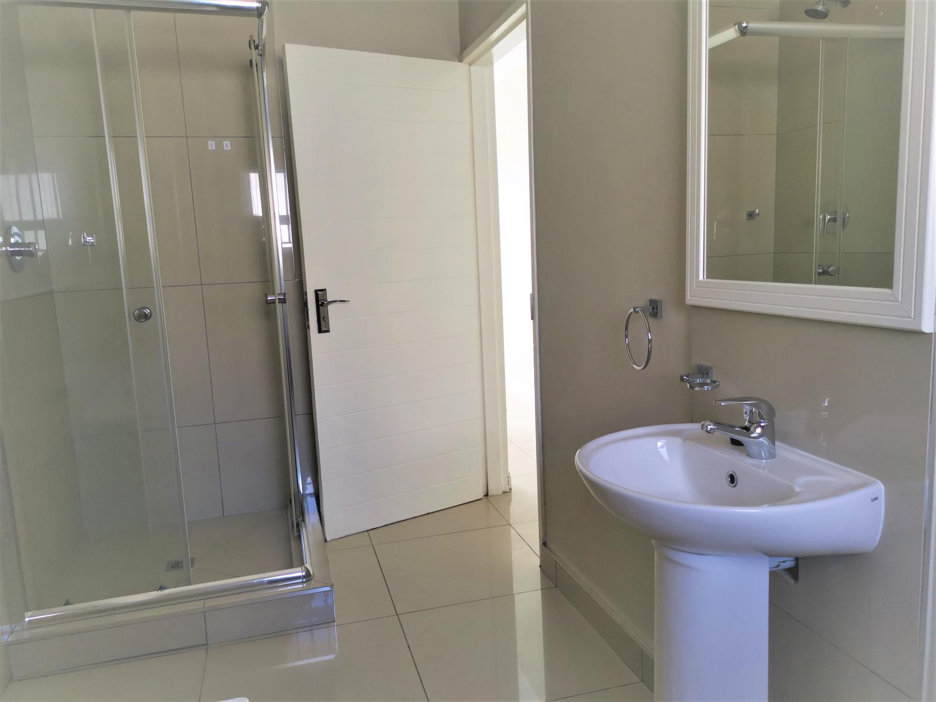 2 Bedroom House for Sale For Sale in Grassy Park MR537968