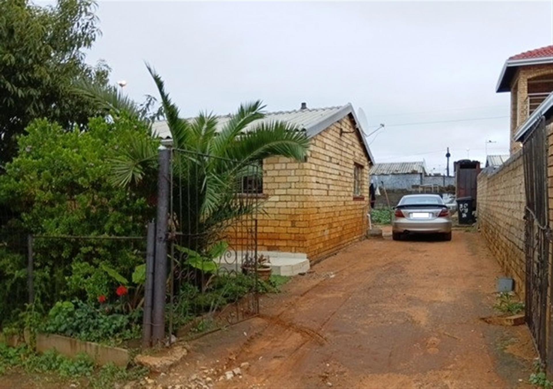 Front View of property in Chiawelo