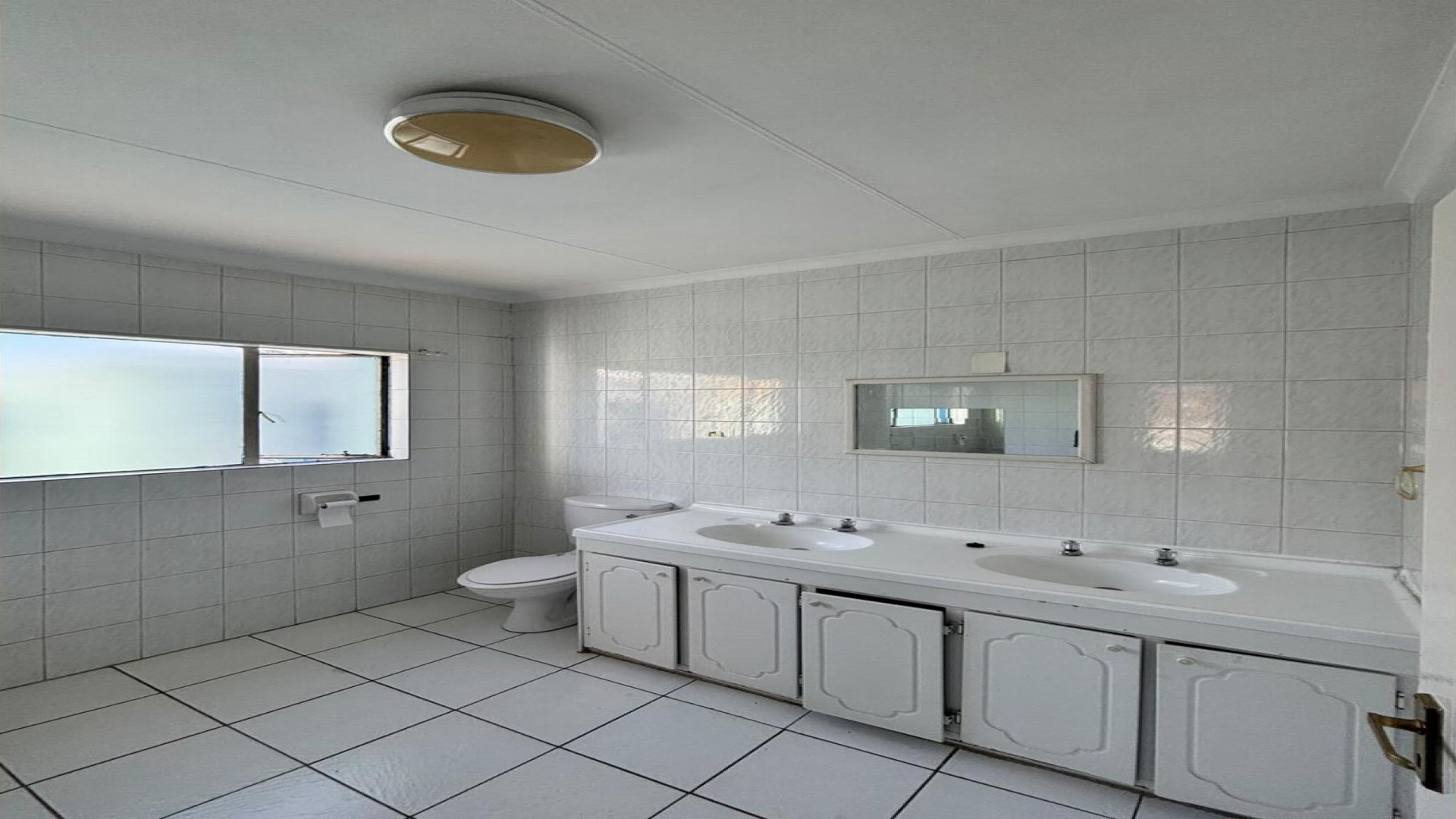 Main Bathroom - 7 square meters of property in Alberton