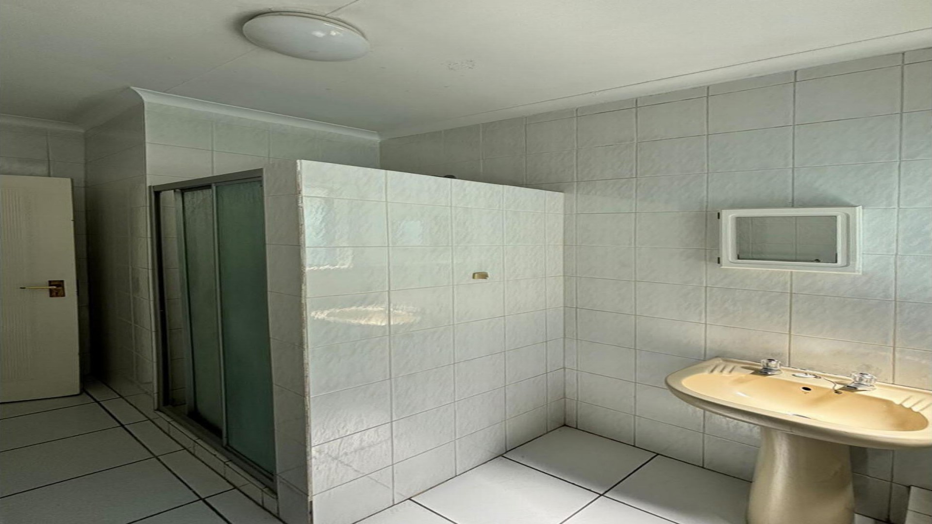 Bathroom 1 - 5 square meters of property in Alberton