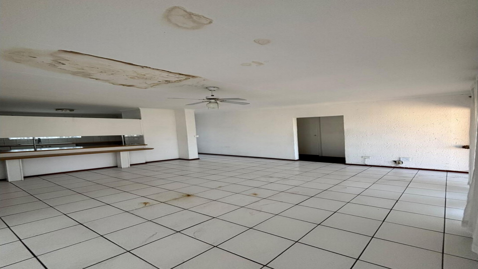 Lounges - 18 square meters of property in Alberton