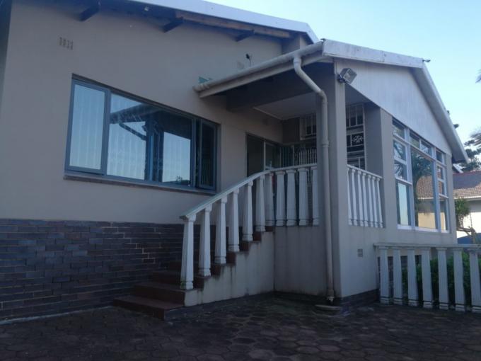 4 Bedroom House for Sale For Sale in Athlone Park - MR538155