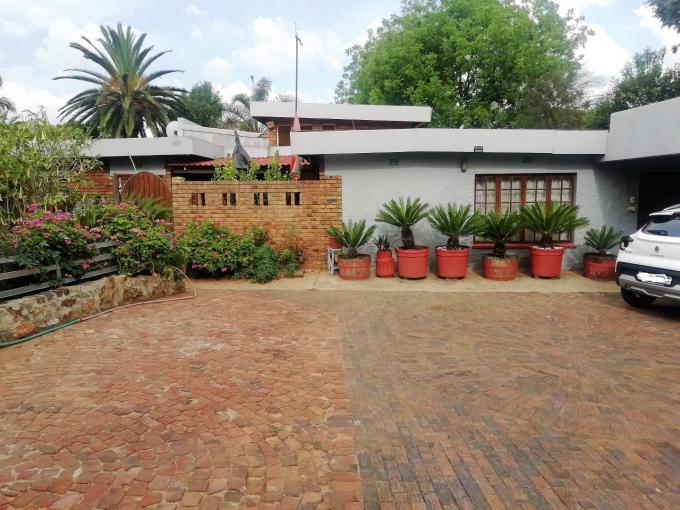 3 Bedroom House for Sale For Sale in Van Riebeeck Park - MR538266