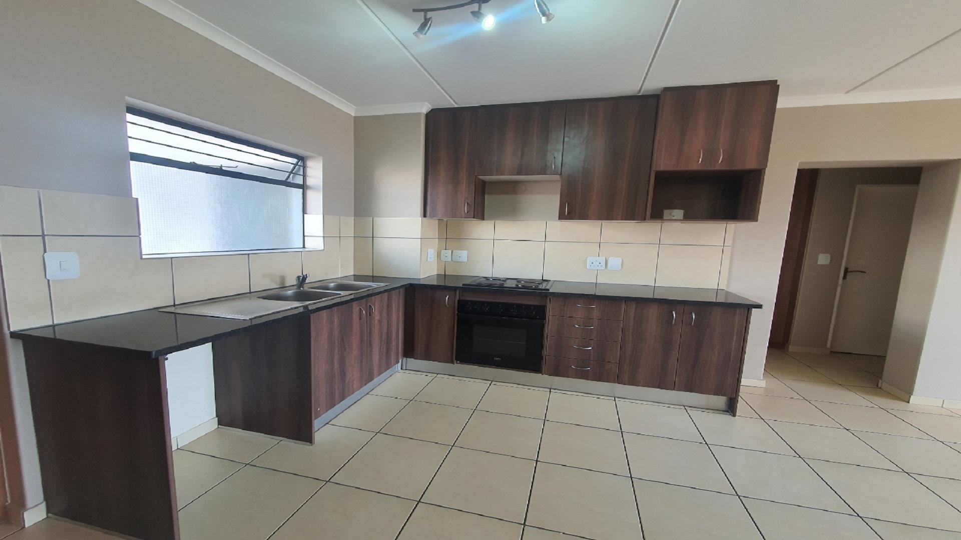 Kitchen - 15 square meters of property in Plooysville A H