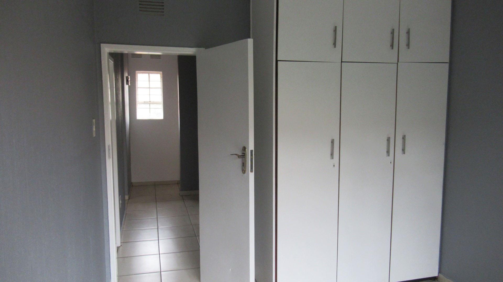 Bed Room 1 - 14 square meters of property in Boksburg South
