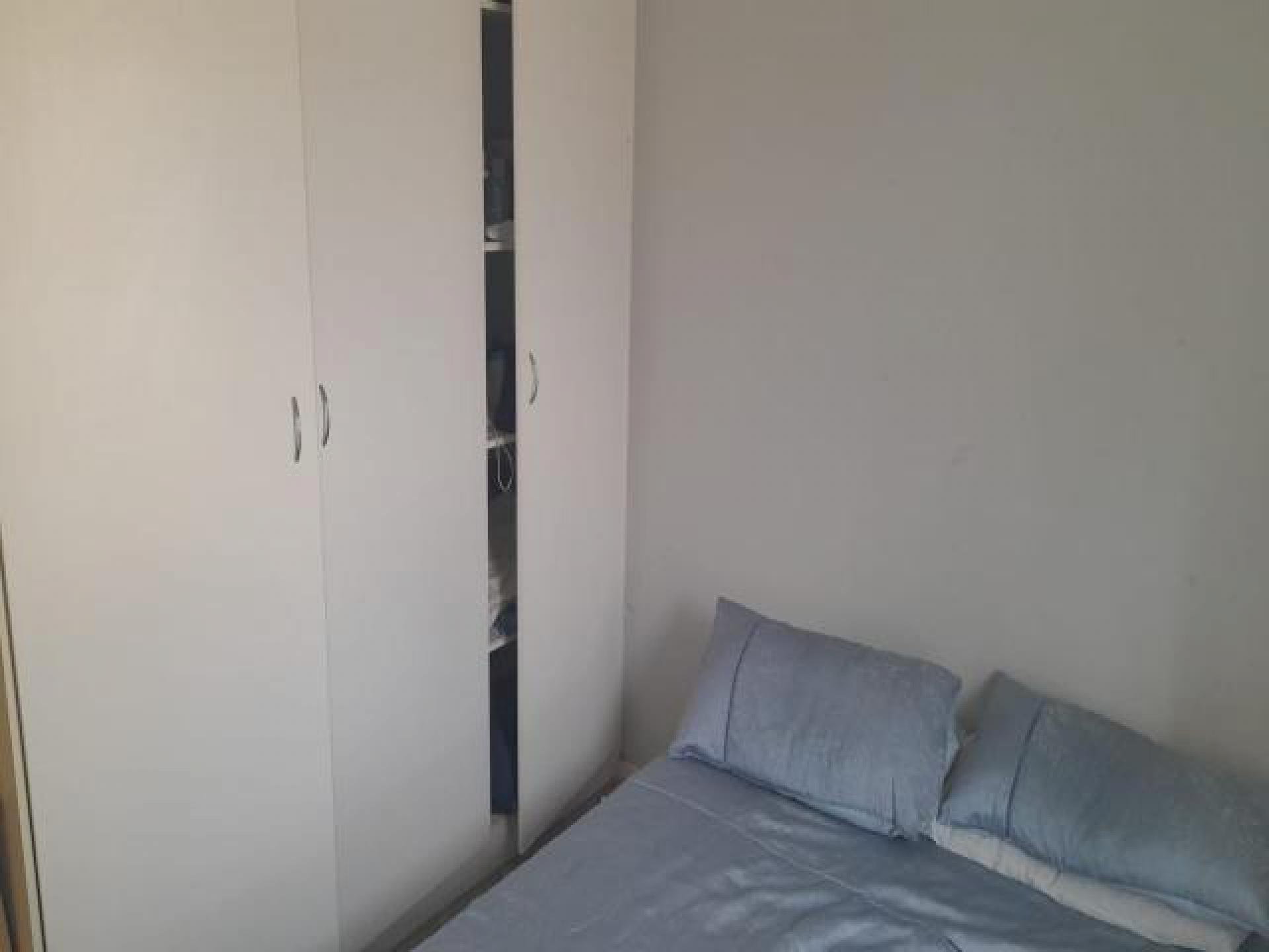 Bed Room 2 of property in Van Der Hoff Park