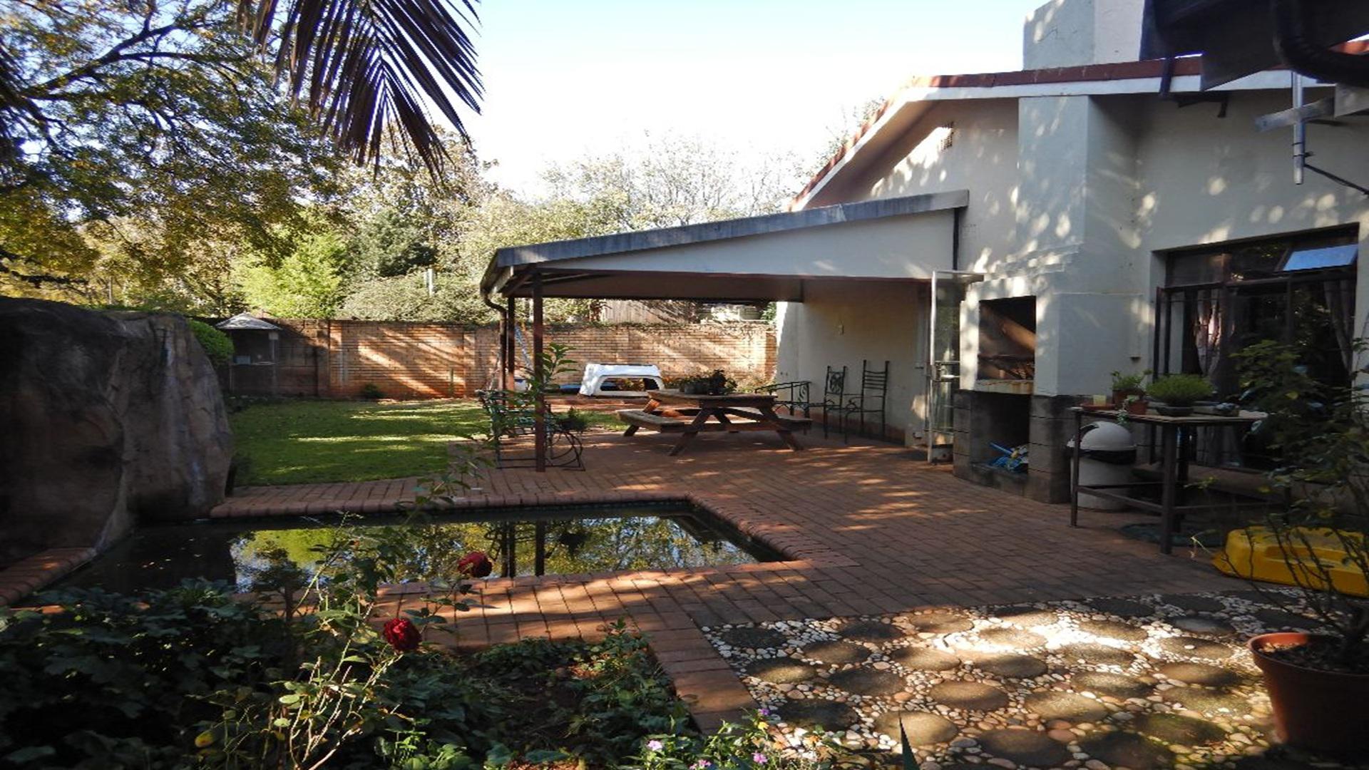 Swimming Pool of property in Lyttelton Manor