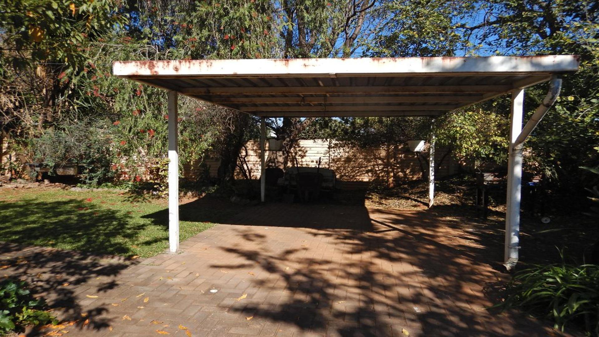 Carport  of property in Lyttelton Manor