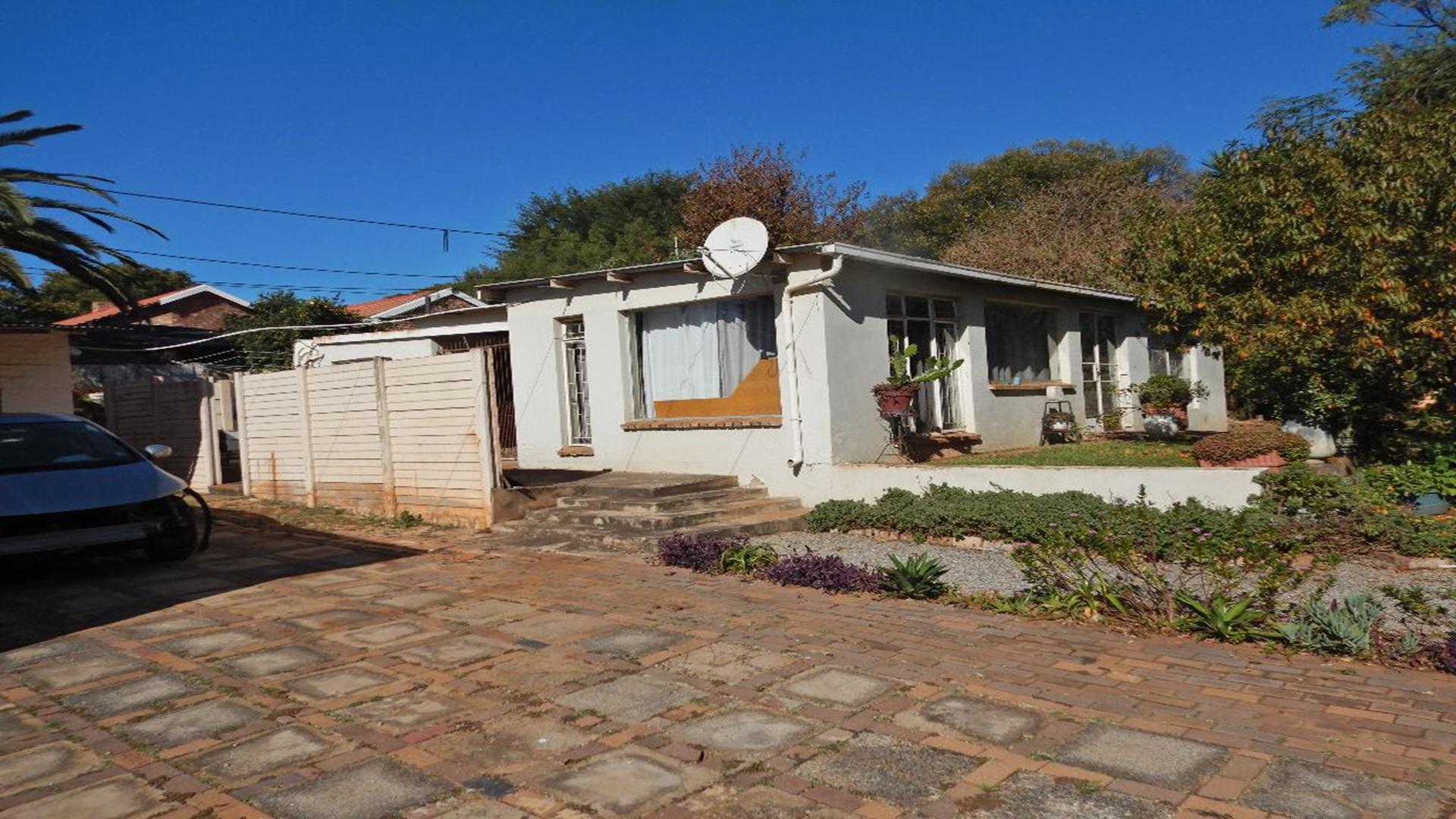 Front View of property in Lyttelton Manor