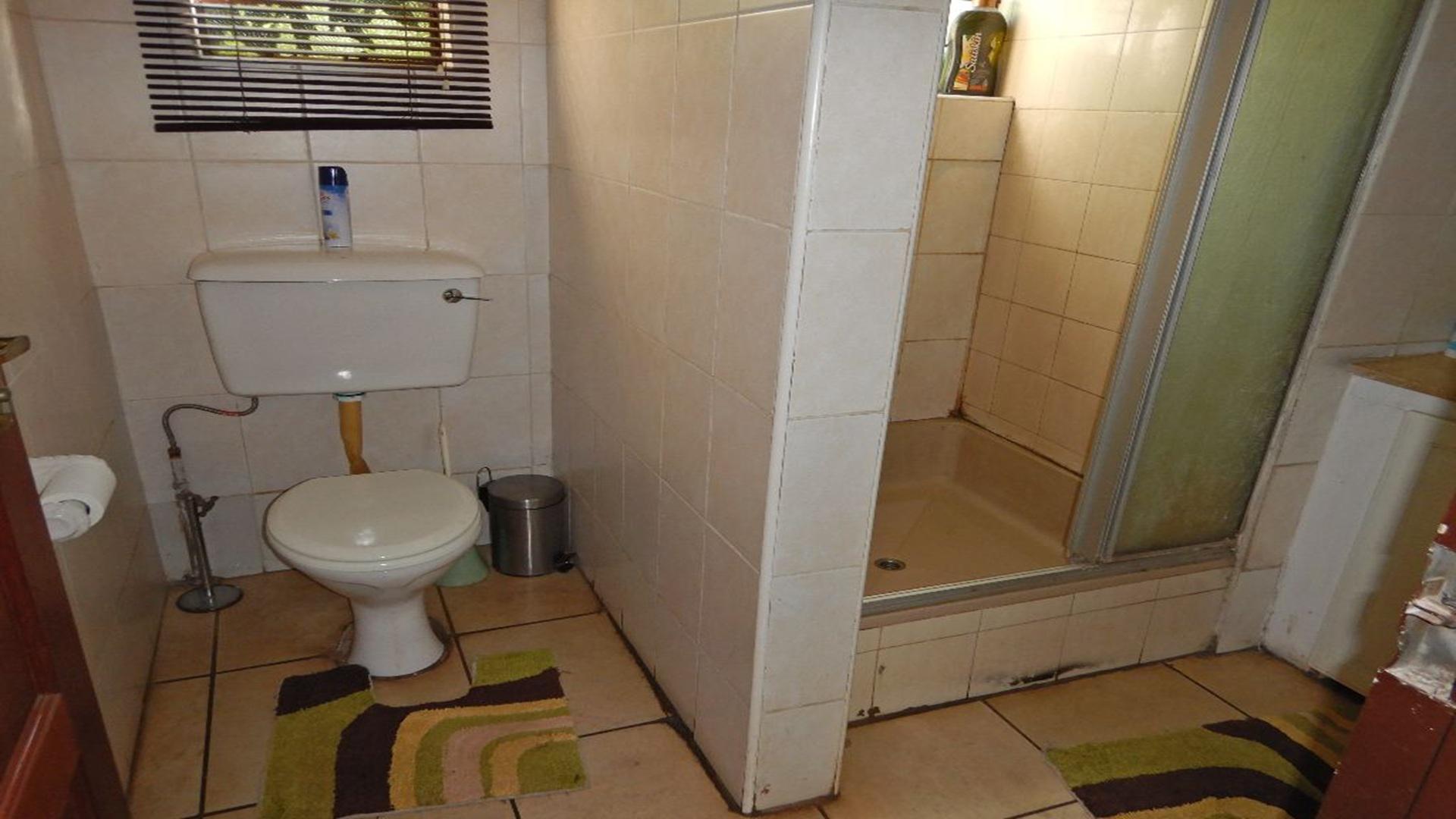 Bathroom 3+ of property in Lyttelton Manor