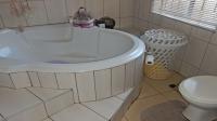Main Bathroom of property in Lyttelton Manor