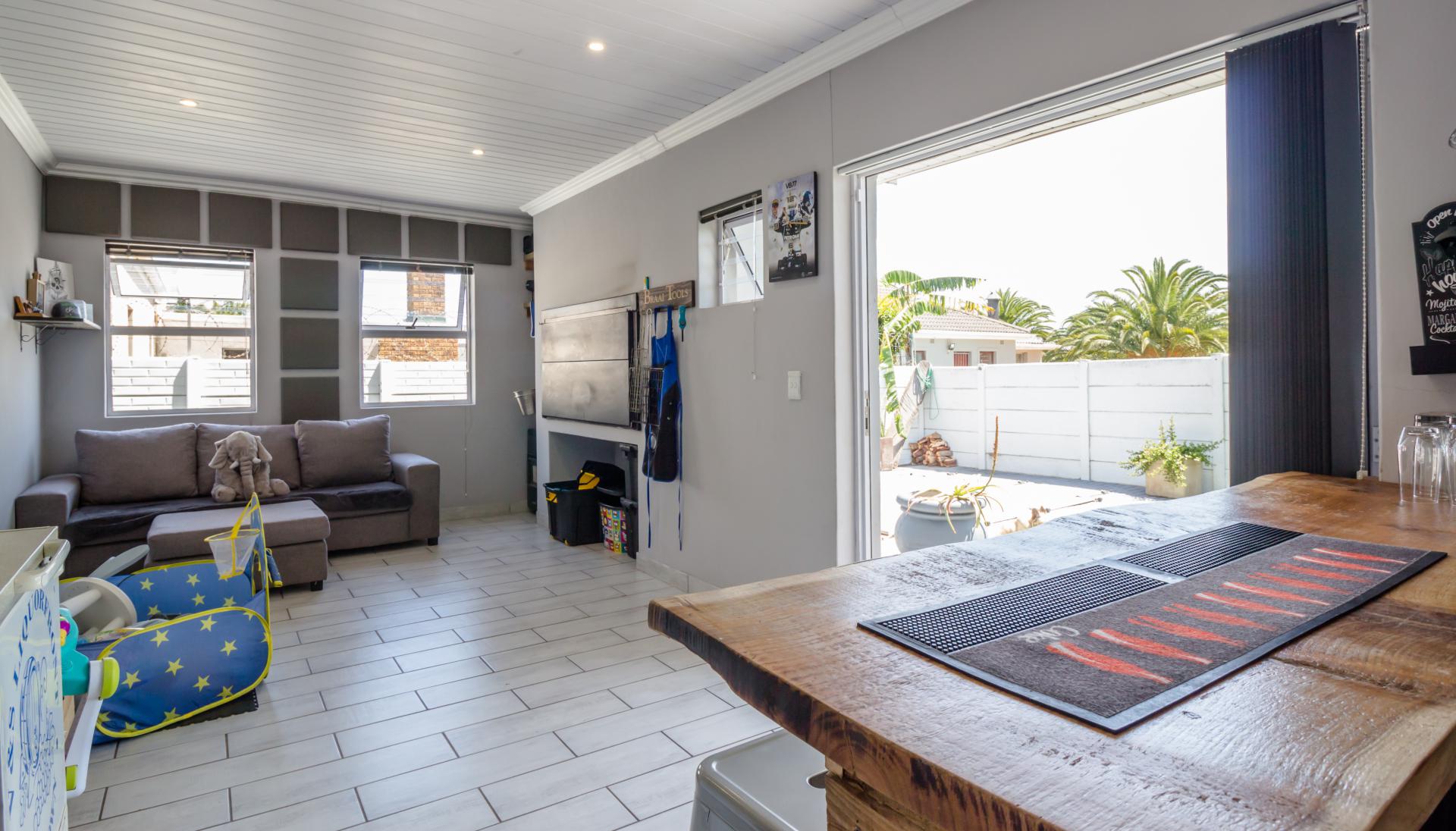 3 Bedroom House for Sale For Sale in Windsor Park Estate M