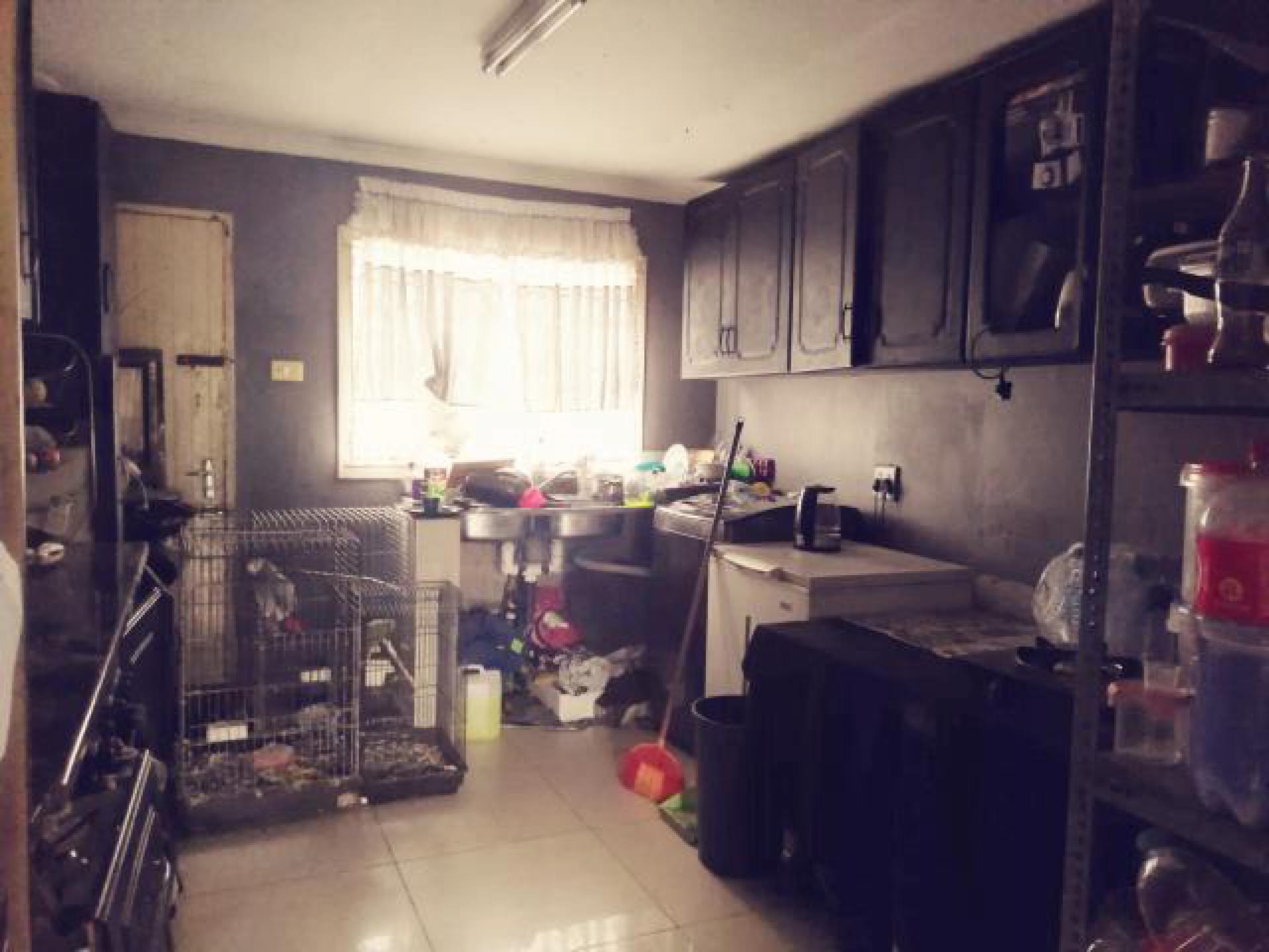 Kitchen of property in Crossmoor