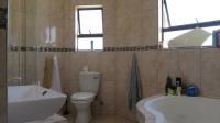 Main Bathroom - 11 square meters of property in Liefde en Vrede