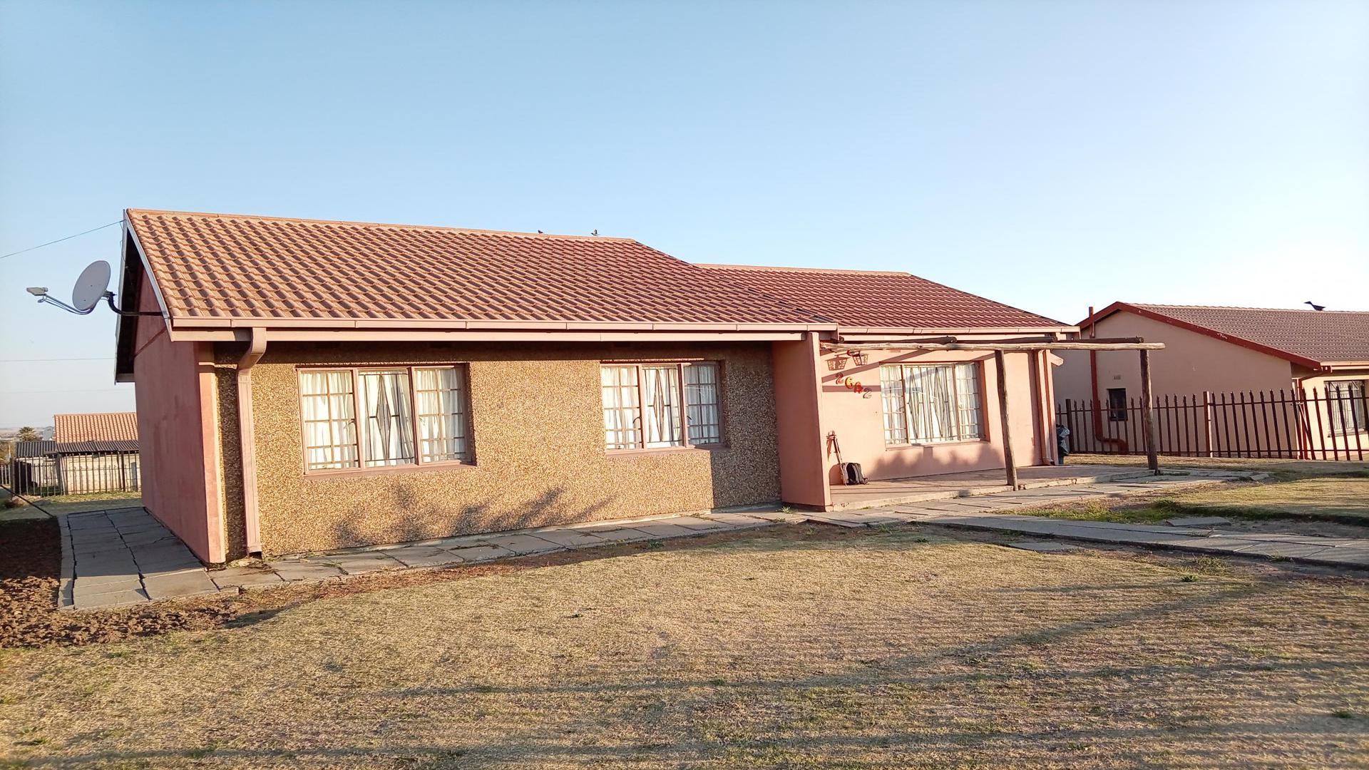 Front View of property in Sakhile
