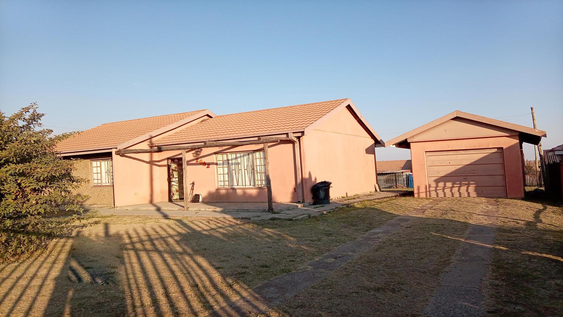 Front View of property in Sakhile