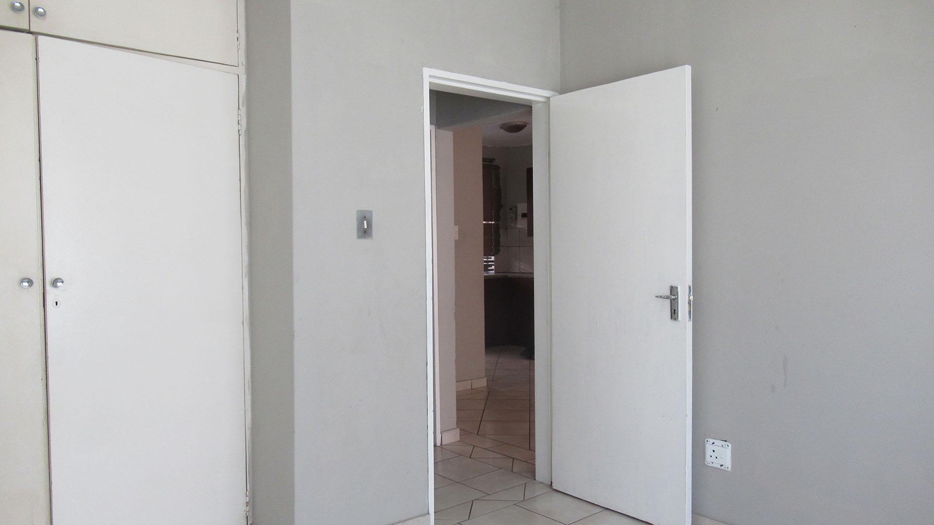 Bed Room 1 - 13 square meters of property in Vereeniging