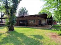  of property in Die Hoewes