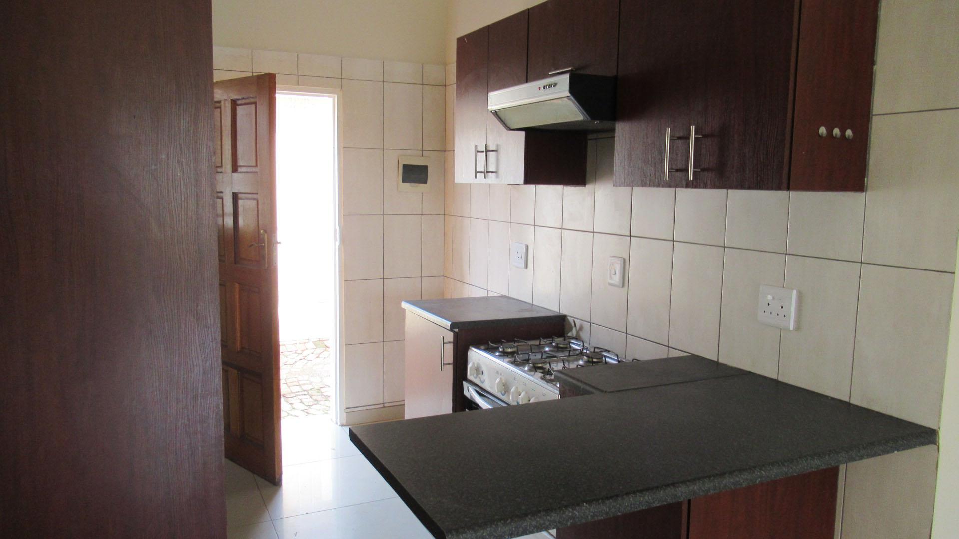 Kitchen - 9 square meters of property in Kookrus