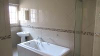 Bathroom 1 - 9 square meters of property in Kookrus