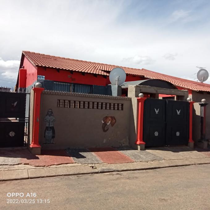 House for Sale For Sale in Soweto - MR539072