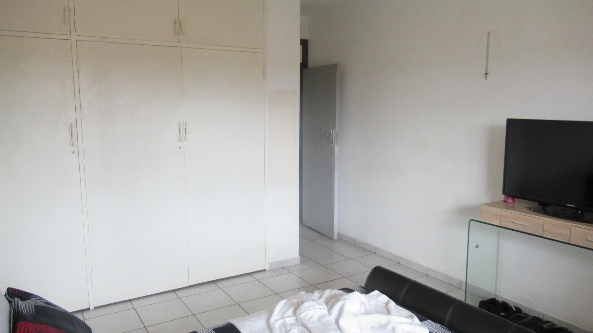 Bed Room 2 - 21 square meters of property in Vanderbijlpark