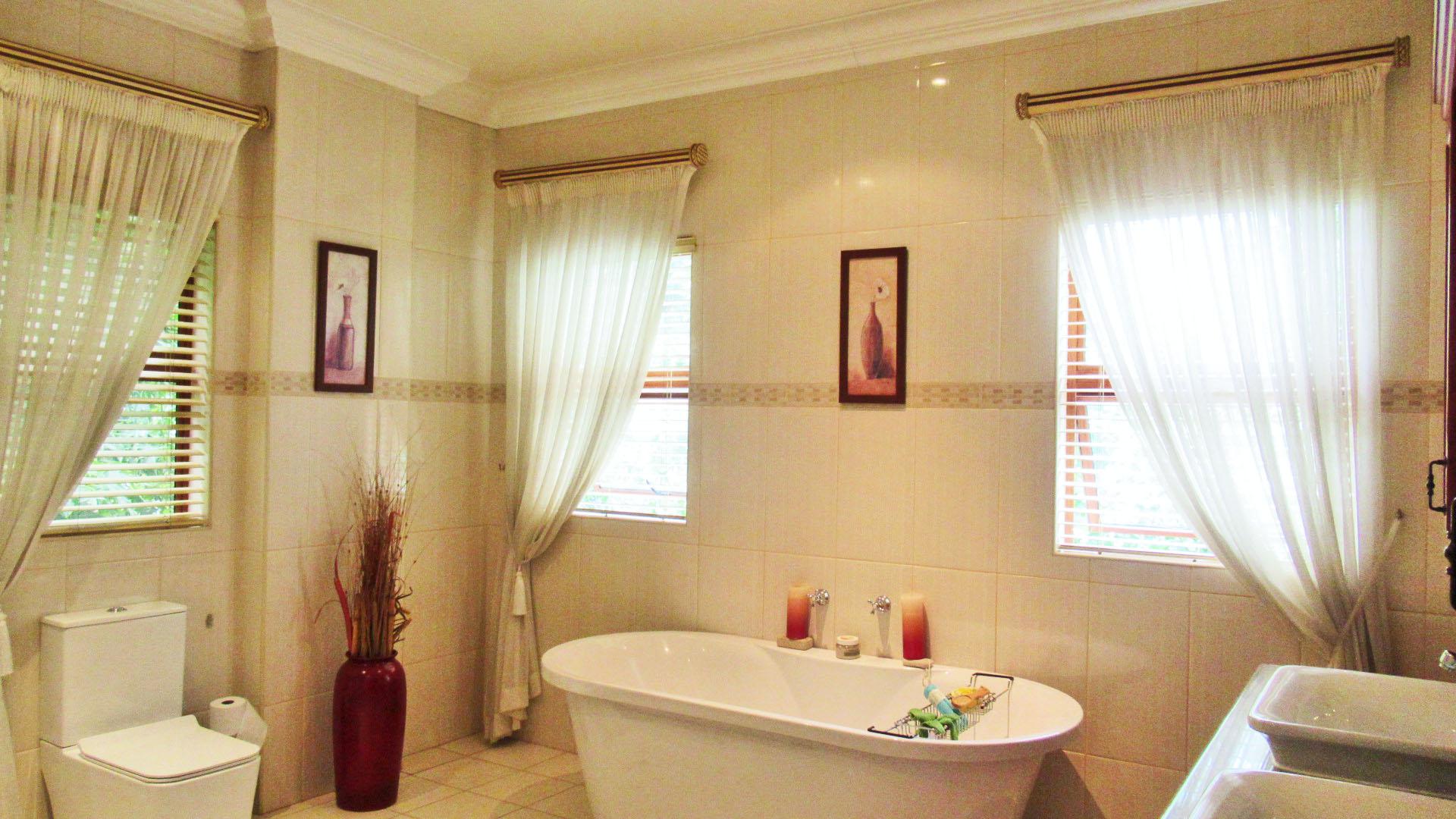 FNB Quick Sell 3 Bedroom House for Sale in Louwlardia MR53