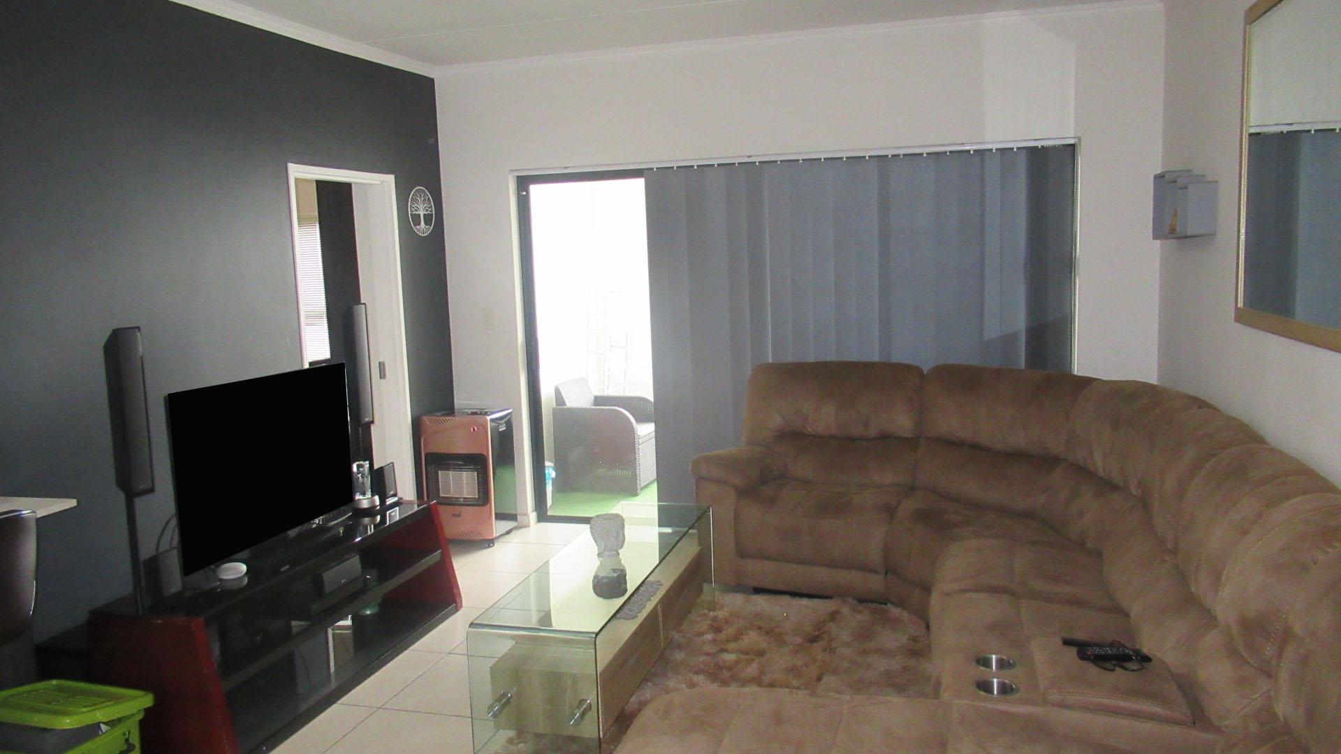 Lounges - 14 square meters of property in Westlake View