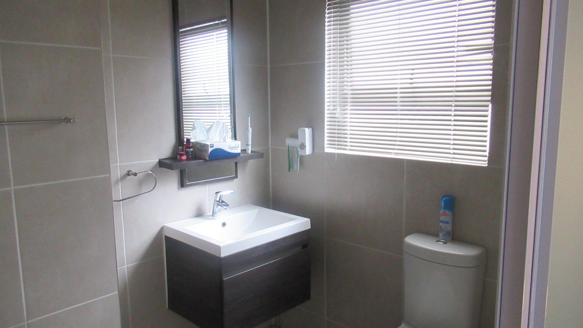Main Bathroom - 4 square meters of property in Westlake View