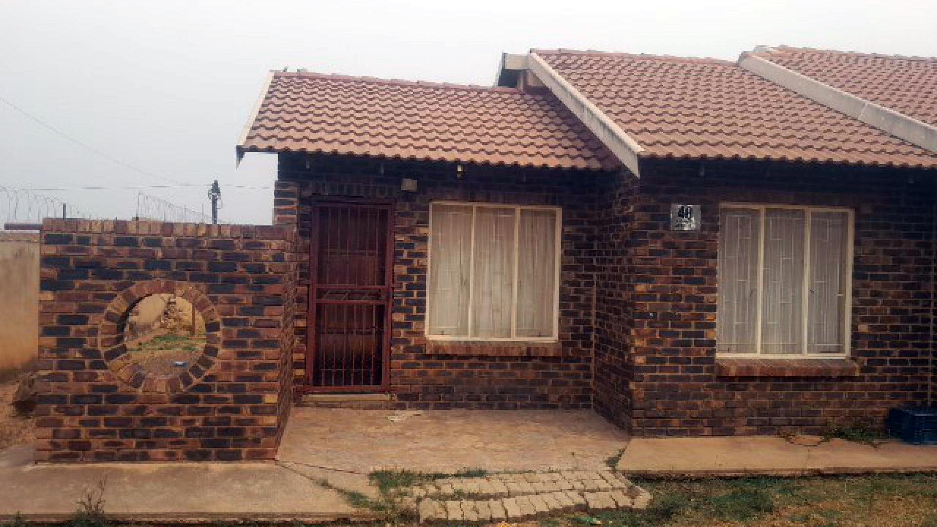 Front View of property in Vryburg