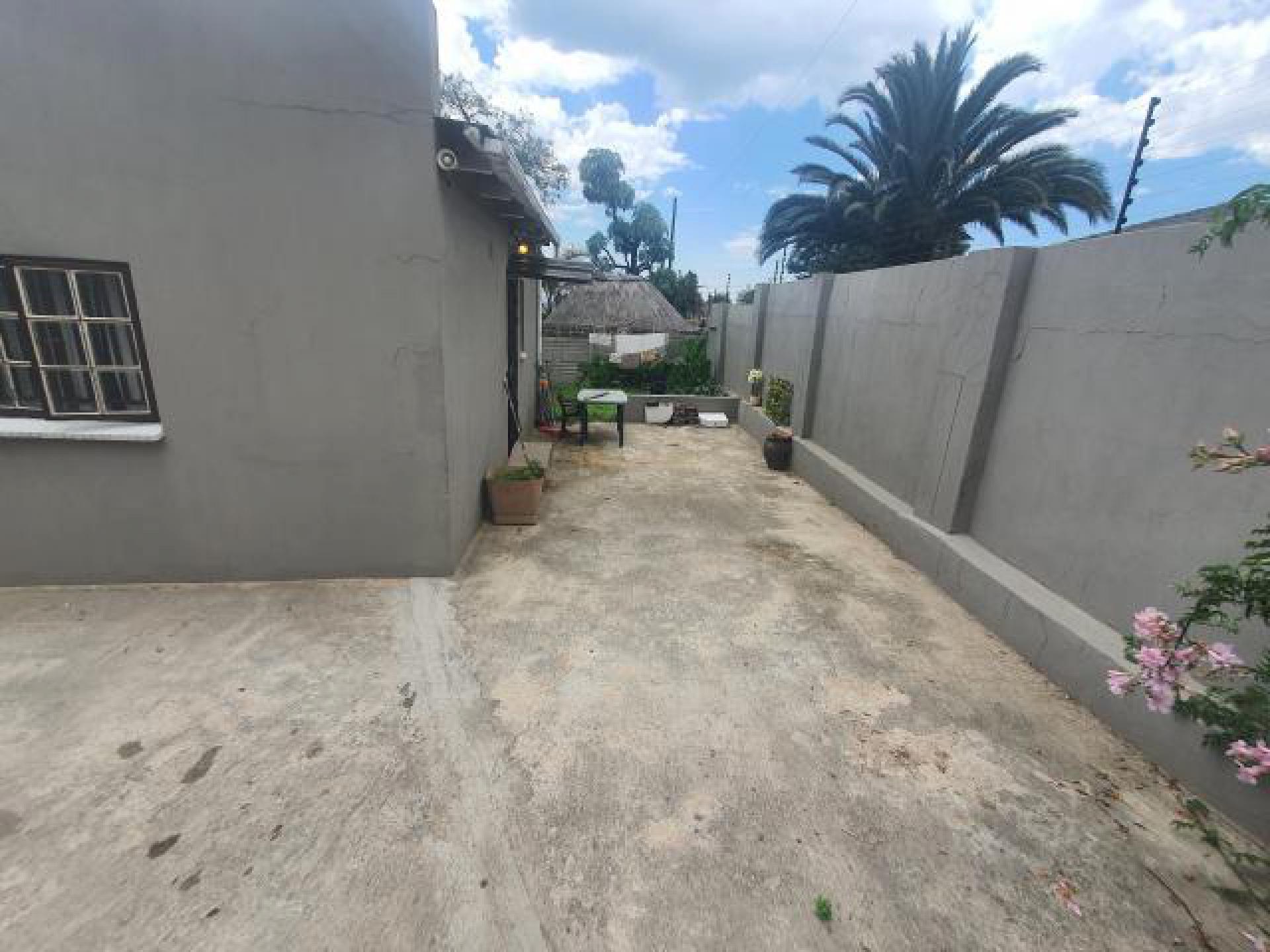 Front View of property in Fishers Hill