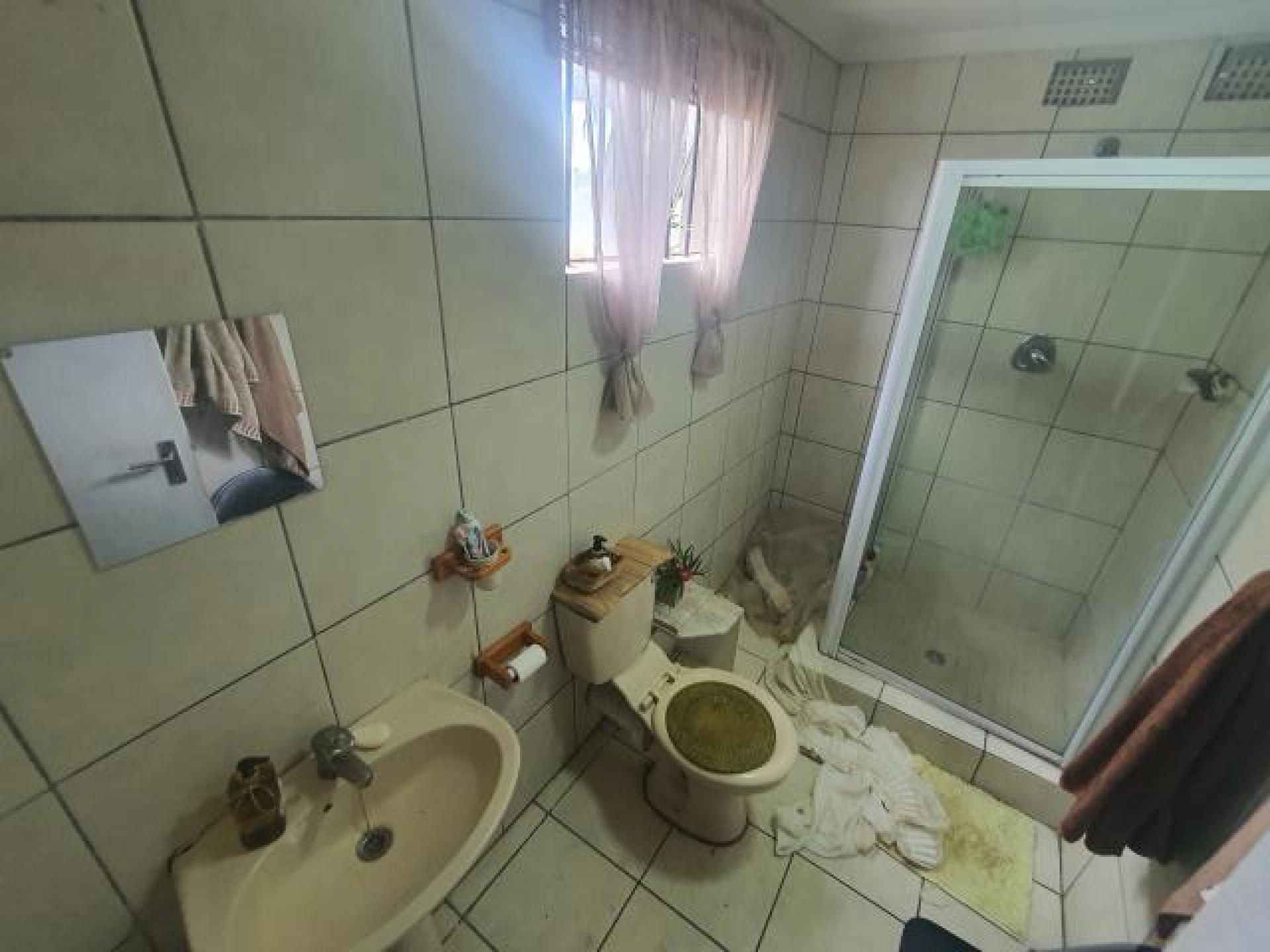 Bathroom 1 - 6 square meters of property in Fishers Hill