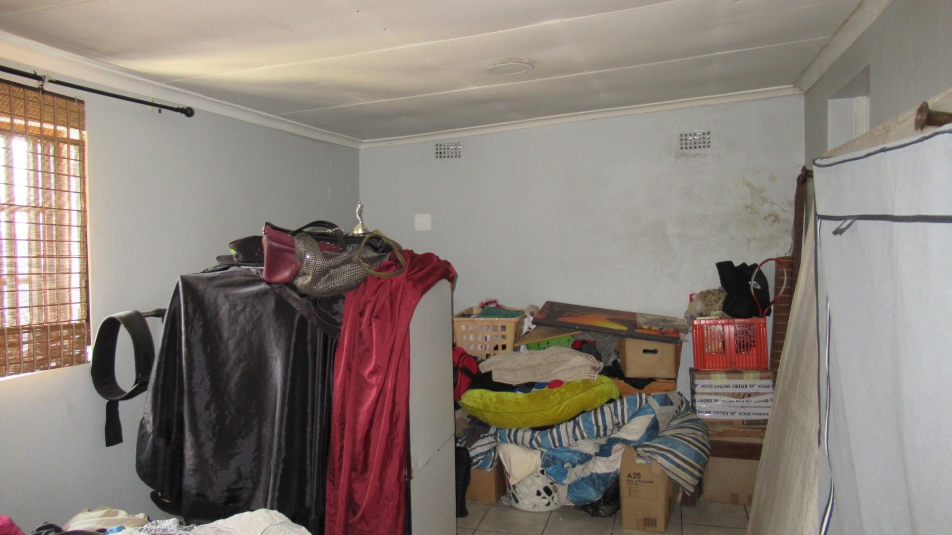 Bed Room 1 - 14 square meters of property in Fishers Hill