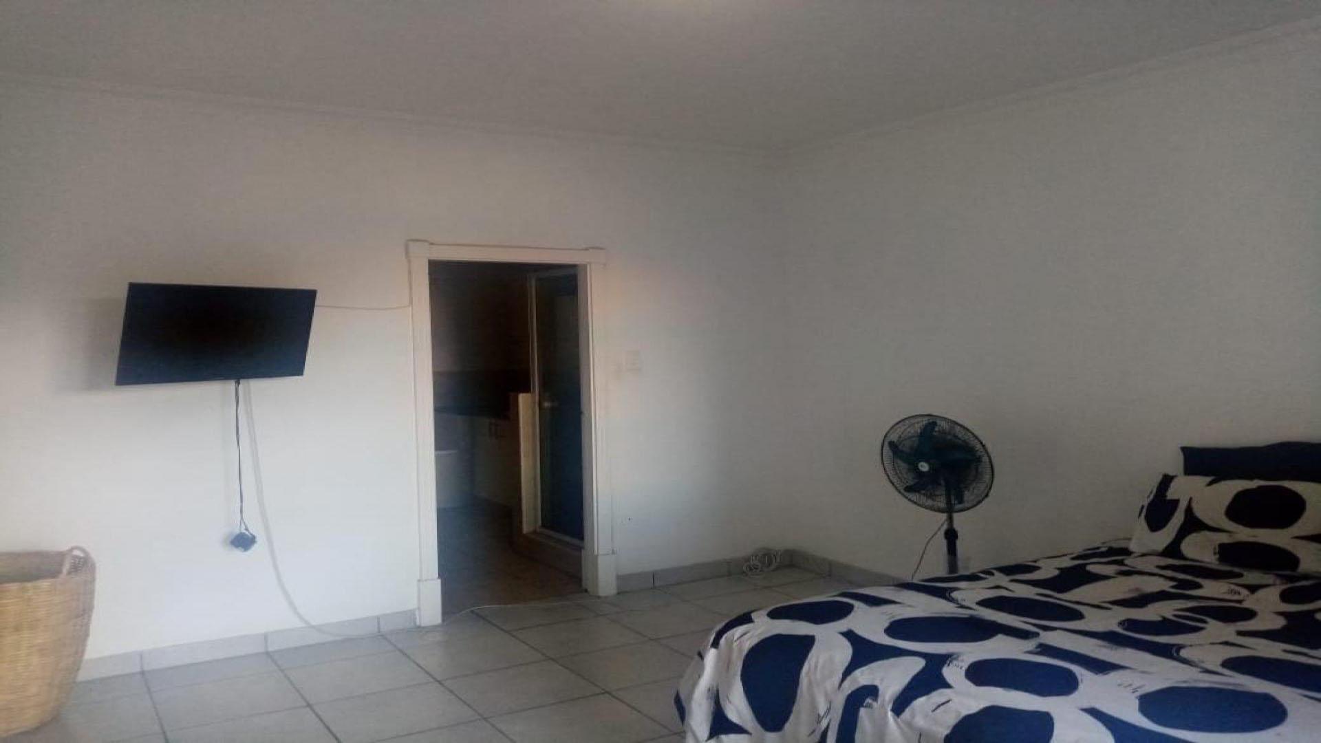 Bed Room 1 of property in Durban Central