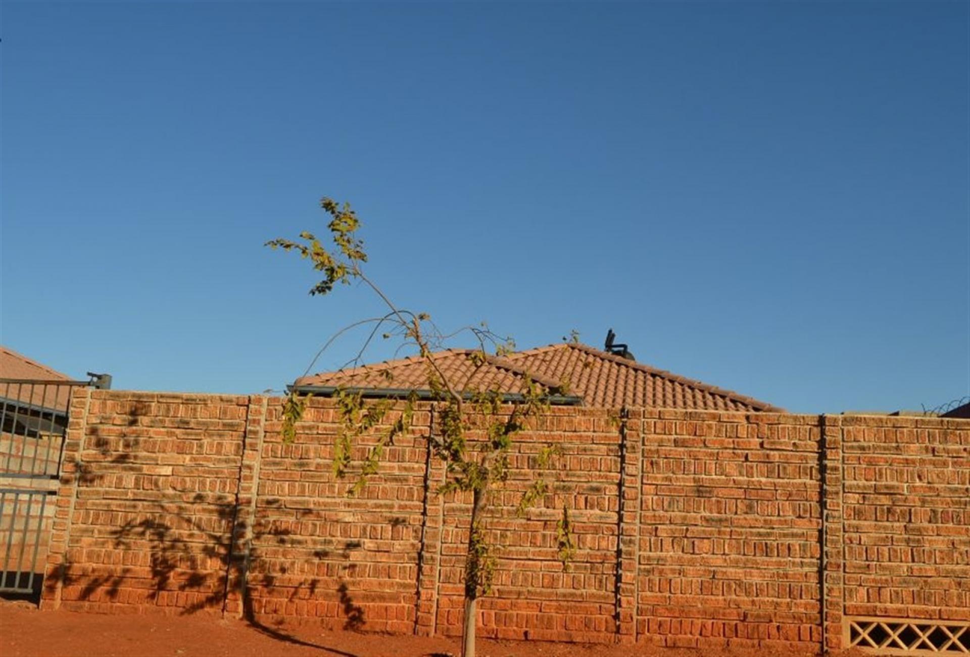 Front View of property in Protea Glen
